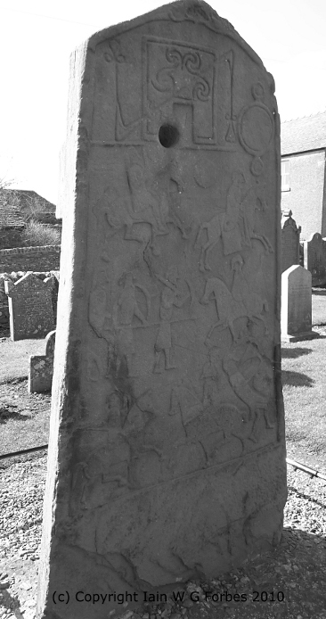 Aberlemno 2, Angus (Class 2, symbols on at top)